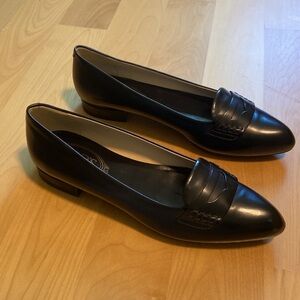 NEW Tod’s Black leather loafers flats
